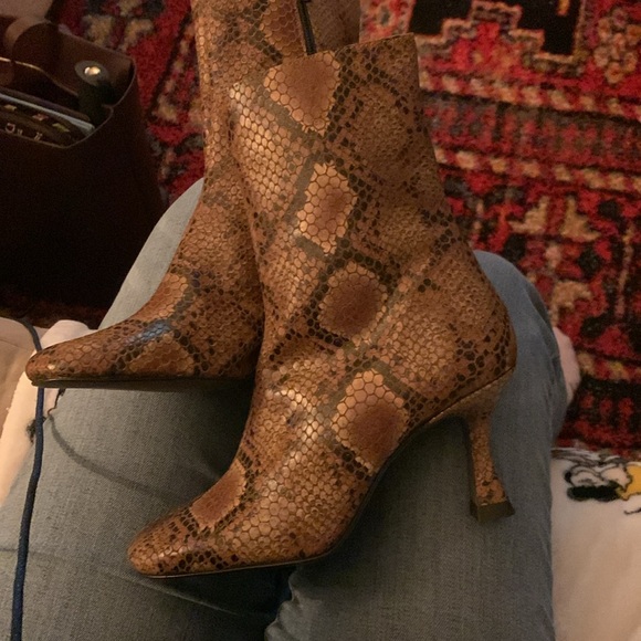 NWOB Size 36 Free people snakeskin bootie with side zip - Picture 1 of 8